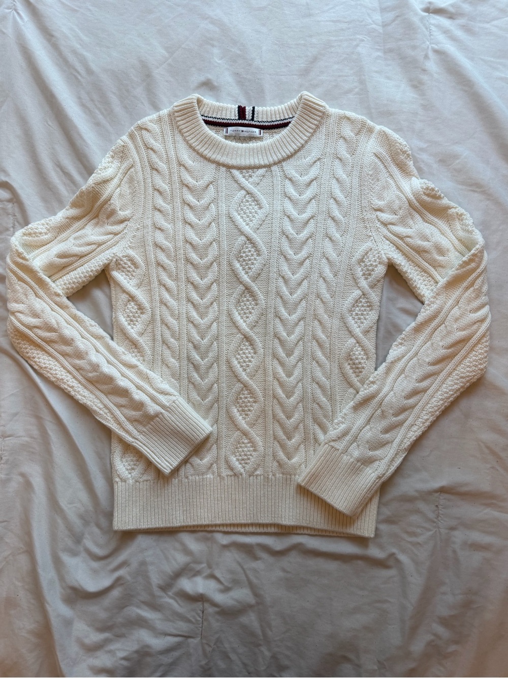 Tommy Hilfiger Women’s White Cable Knit Sweater. Size Small Excellent Condition